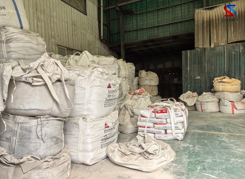 澆筑料用鋁礬土廠家加工現(xiàn)場