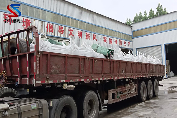 與其它材料相比，鋁礬土用于鑄造